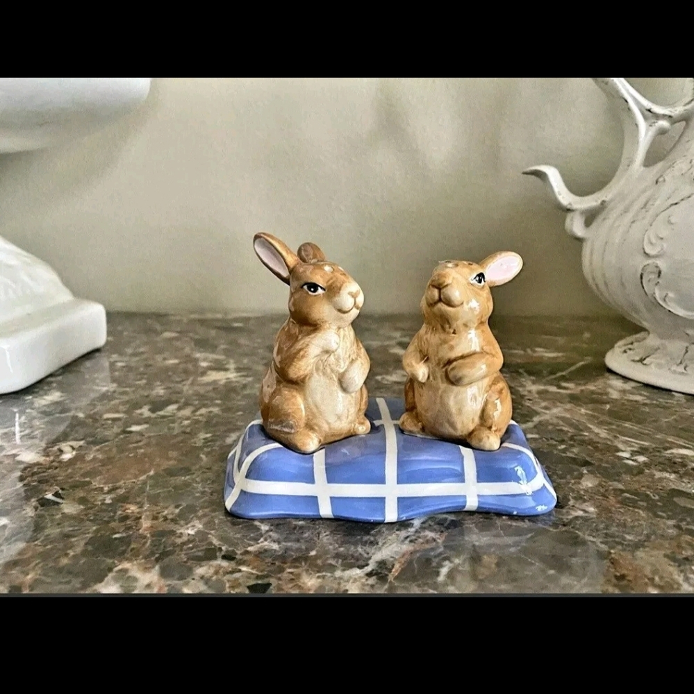 Original Pier 1 HENRY Bunny Rabbit Ceramic Salt & Pepper Shakers NEW